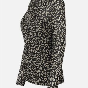 CAbi women top size M black and ivory animal print with sweetheart ruched front